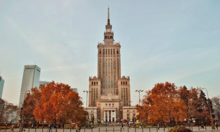 Przeprowadzka w Warszawie: Jak przygotować się na nowy rozdział w Stolicy